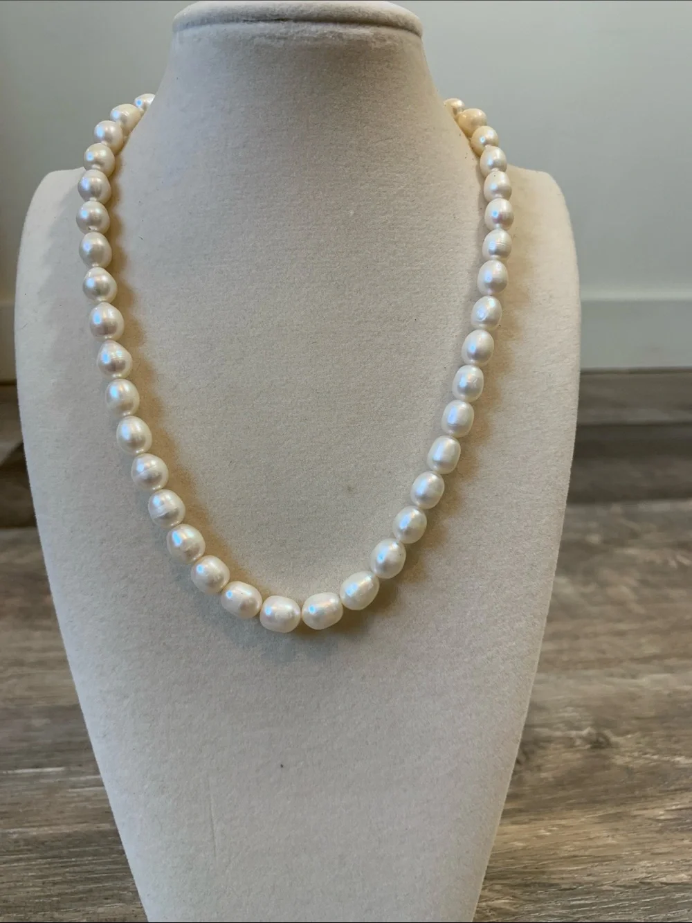 Vintage Classic White Faux Pearl Necklace - Elegant Women's Jewelry